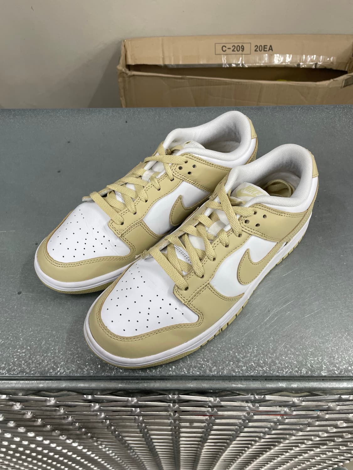 나이키 덩크 로우 팀 골드 앤 화이트 270 상품이미지2