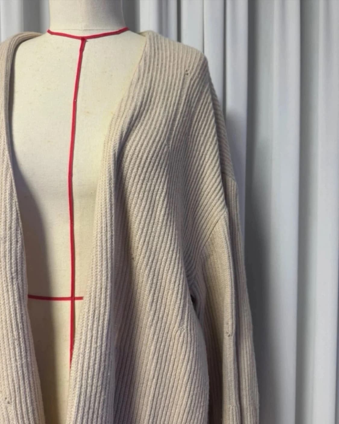 국내디자이너 브랜드 쟈니해잇재즈 베이지 디스트로이드 오버사이즈 가디건 상품이미지2
