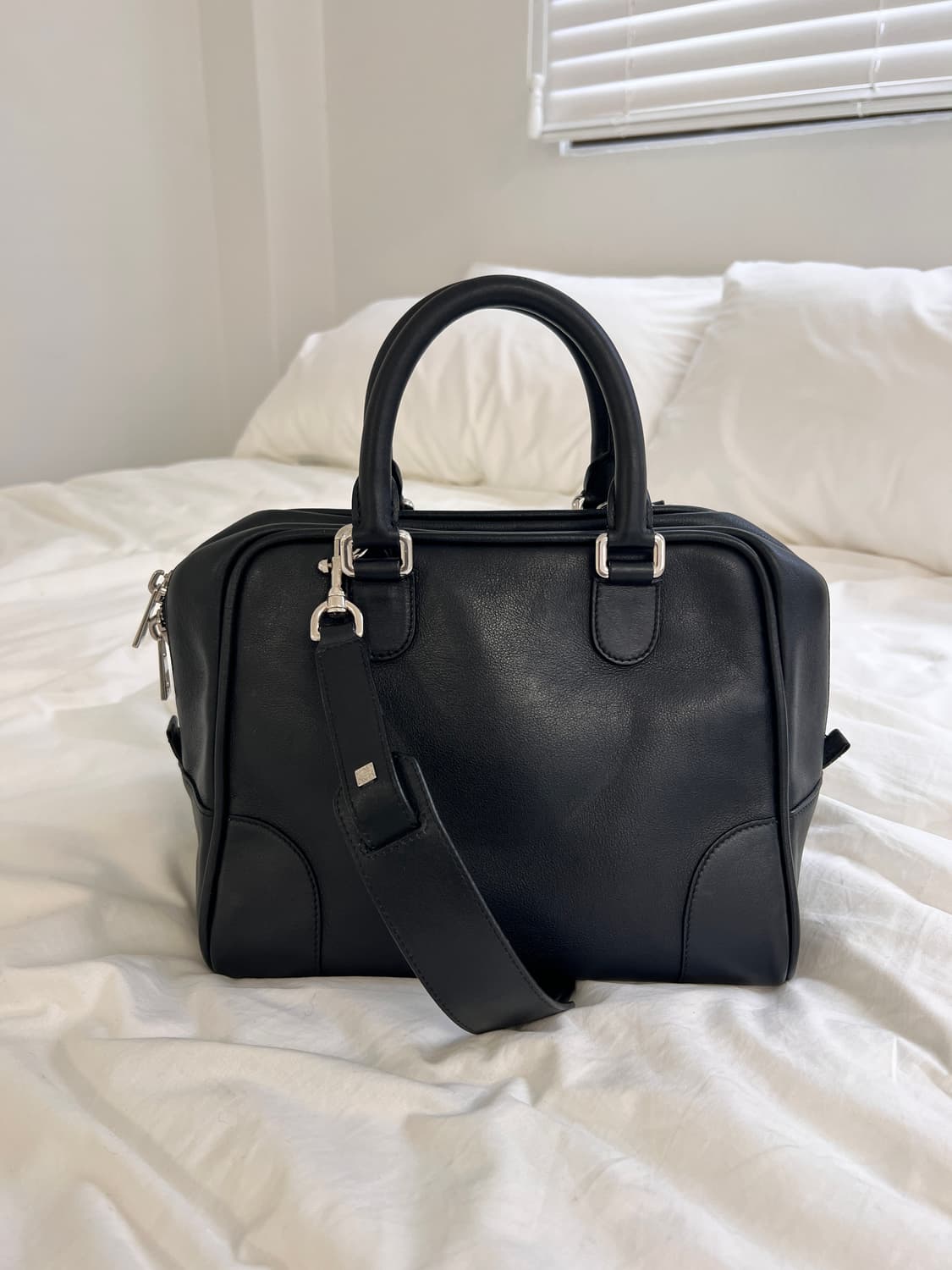 로에베 아마조나75 블랙 레더 핸드백 상품이미지9