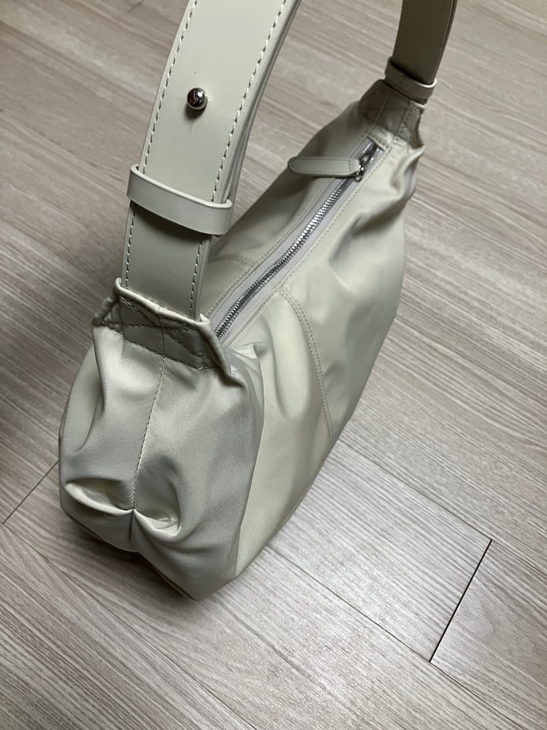 낫띵리튼 나일론 호보백 숄더백 아이보리 솔트 상품이미지2