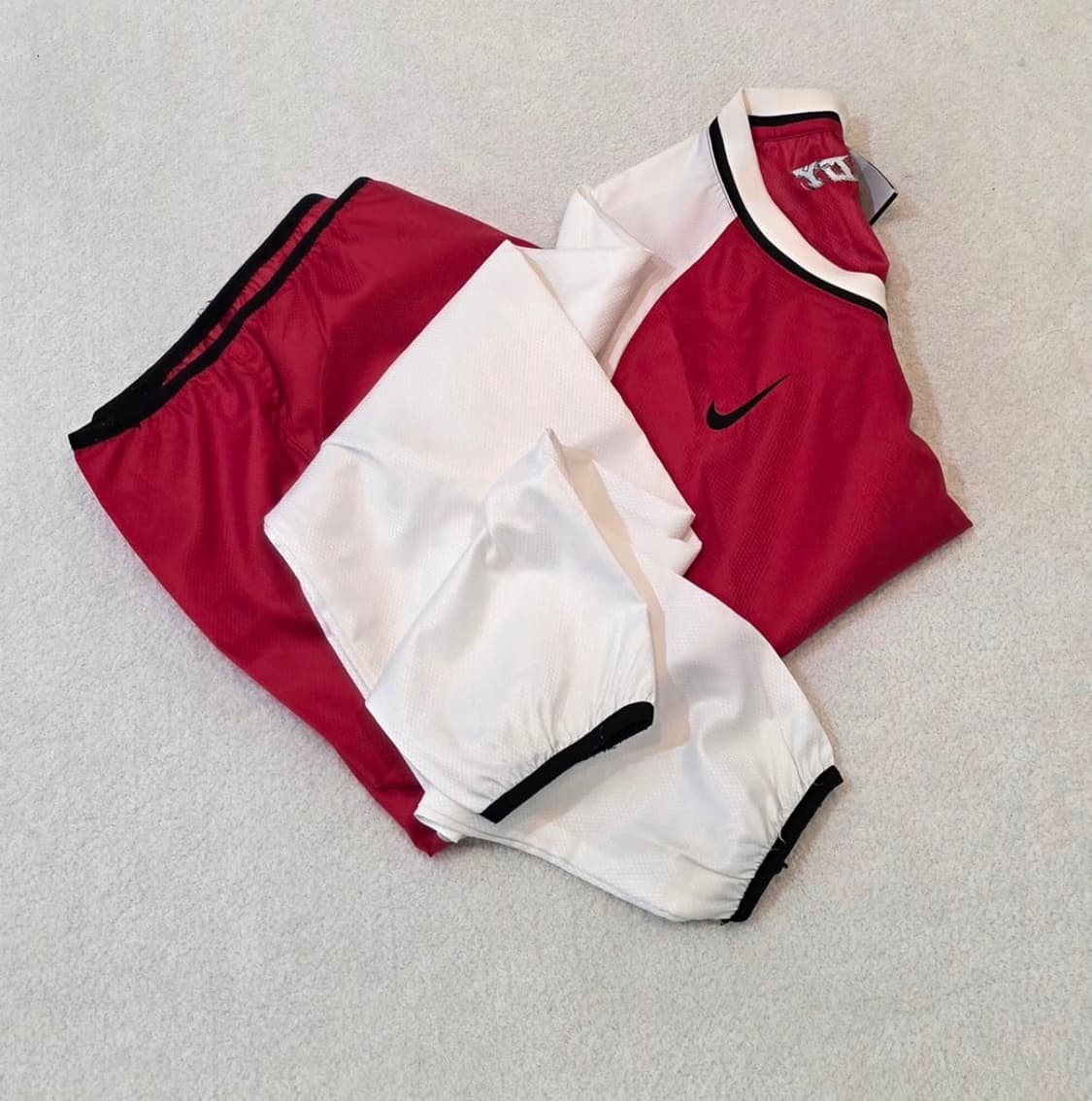 NIKE [나이키] UV 브이넥 경량 우븐 맨투맨 상품이미지4