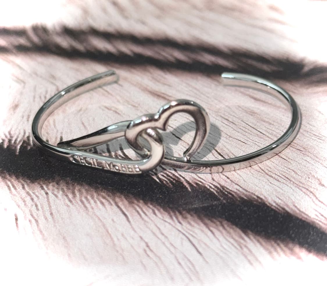 Cecil McBee 세실 맥비 갸루 로고 레터링 실버 하트 뱅글 팔찌 상품이미지2