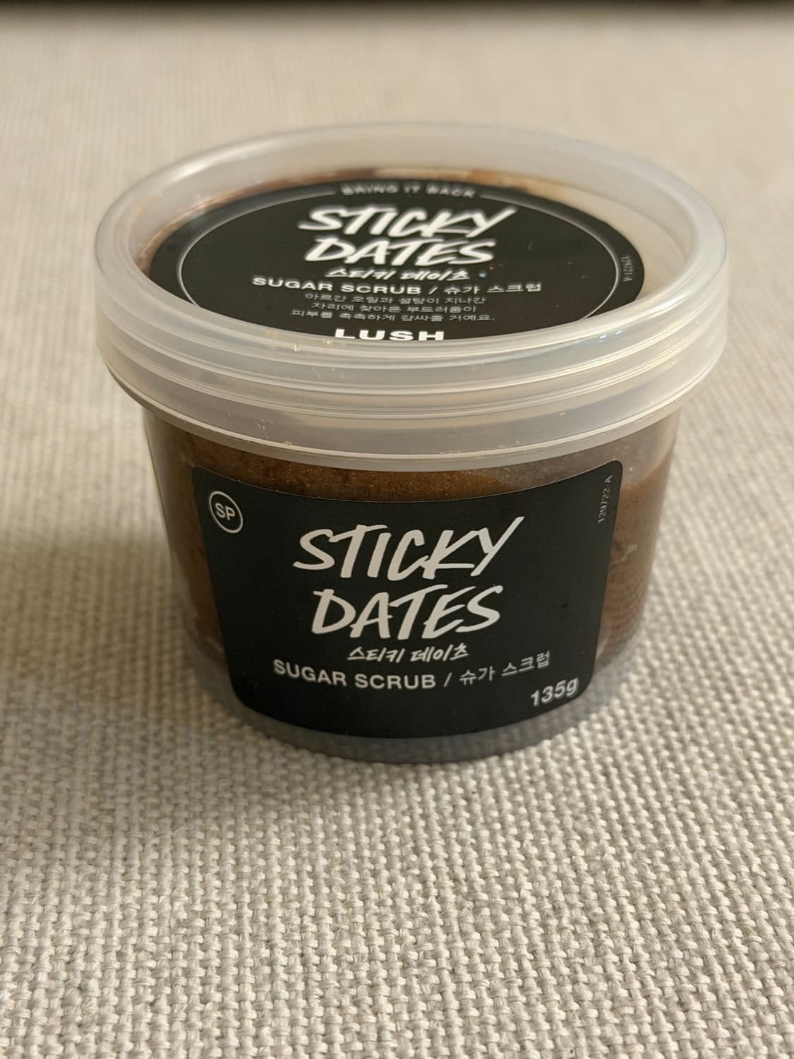 [미개봉] 러쉬 스티키 데이츠 슈가 스크럽 135g - 정가 2만 상품이미지1