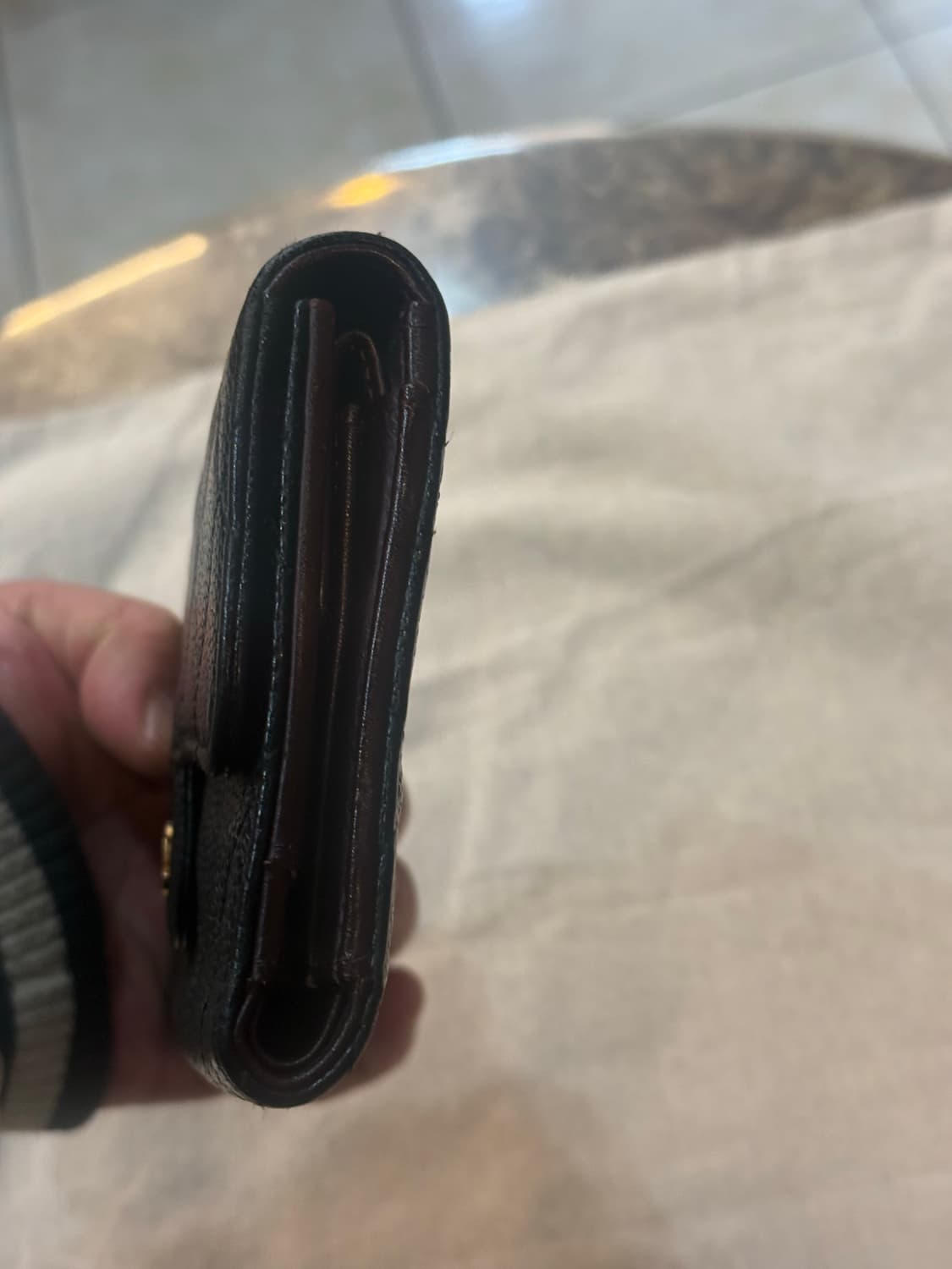 20번대 정품 샤넬 금장 캐비어 클래식 장지갑 팝니다 상품이미지5