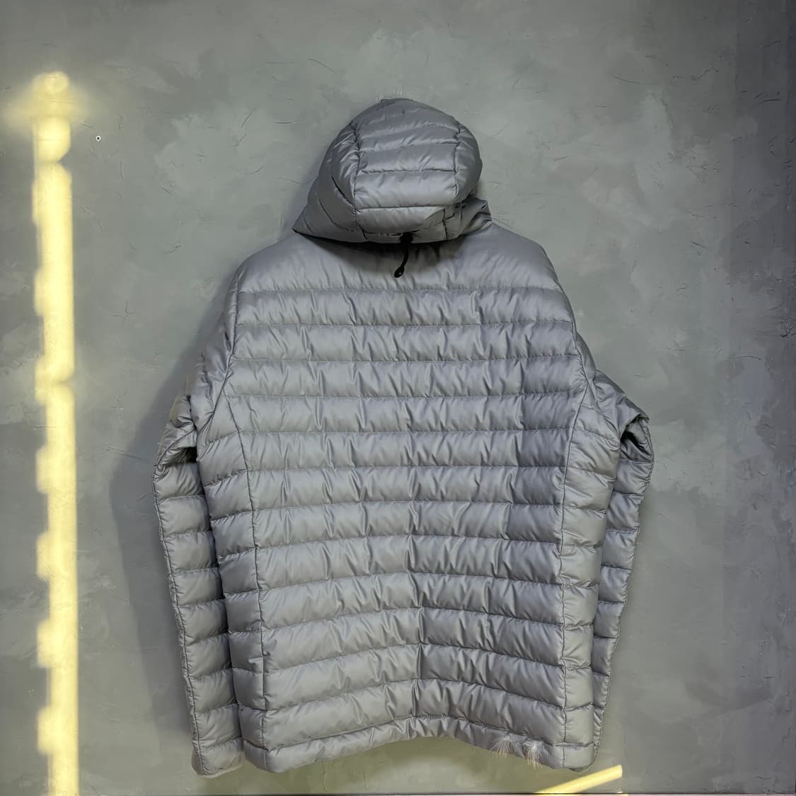 파타고니아 다운스웨터 구스다운 경량패딩 실버 그레이  상품이미지8