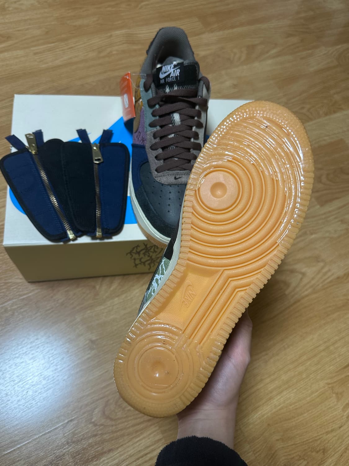 [270] 나이키 x 트래비스 스캇 에어포스 1 로우 캑터스 잭 상품이미지3