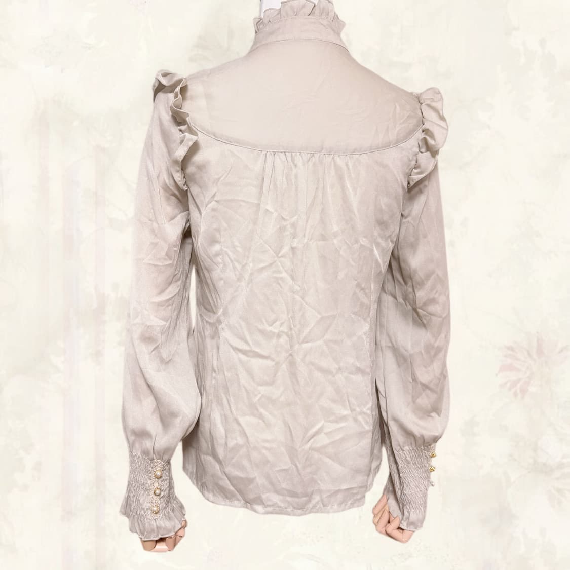 (이체시에눌)일본 히메갸루 프릴 레이스 진주 금장단추 카키베이지 블라우스 상품이미지3