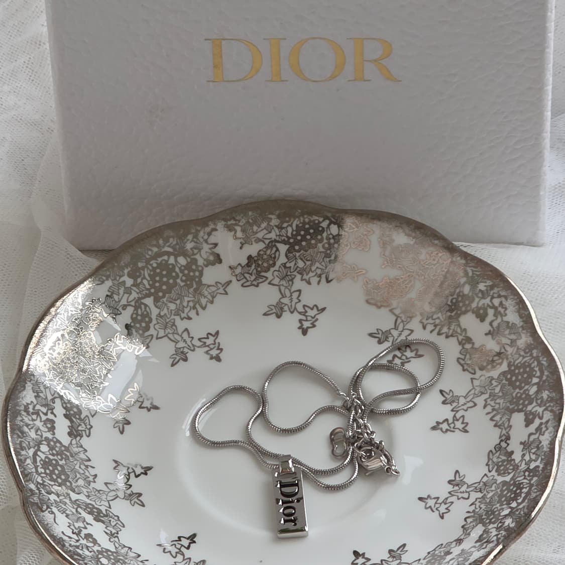 디올 은장 세로바 세로플레이트 dior 로고 펜던트 목걸이 상품이미지4
