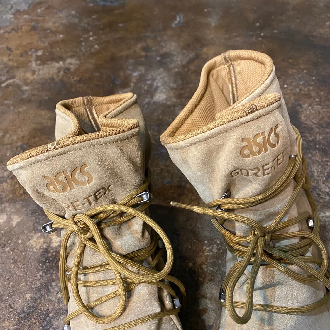 논네이티브 x 아식스 고어텍스 부츠 상품이미지4