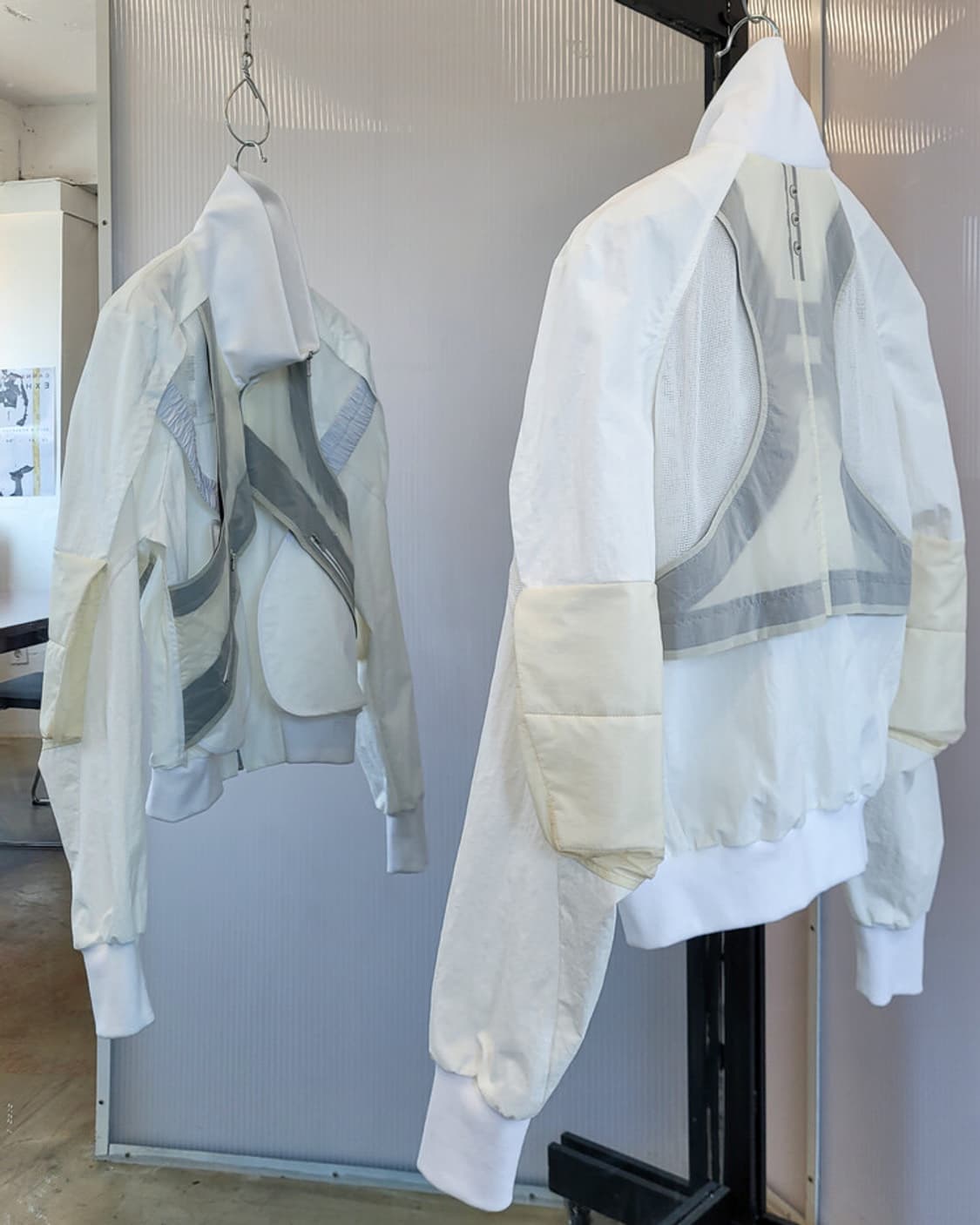 까르넷 아카이브 MASS BOMBER JACKET / WHITE 상품이미지2