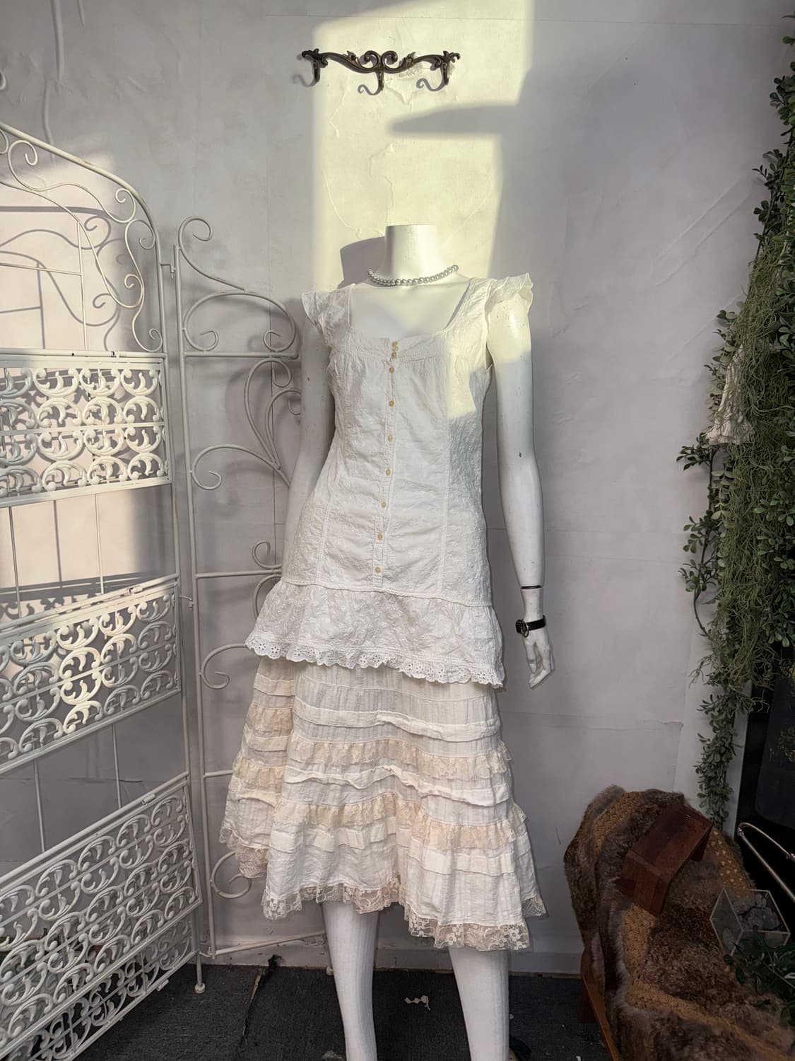 Ivory floral embroid punching lace bl 상품이미지4