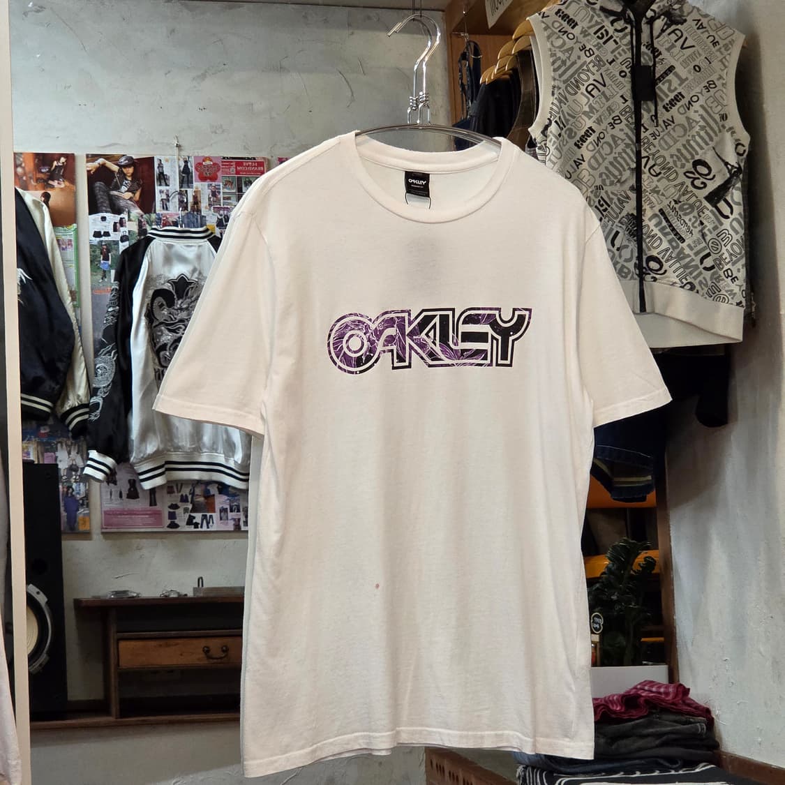 오클리 로고 프린팅 화이트 반팔 상품이미지1