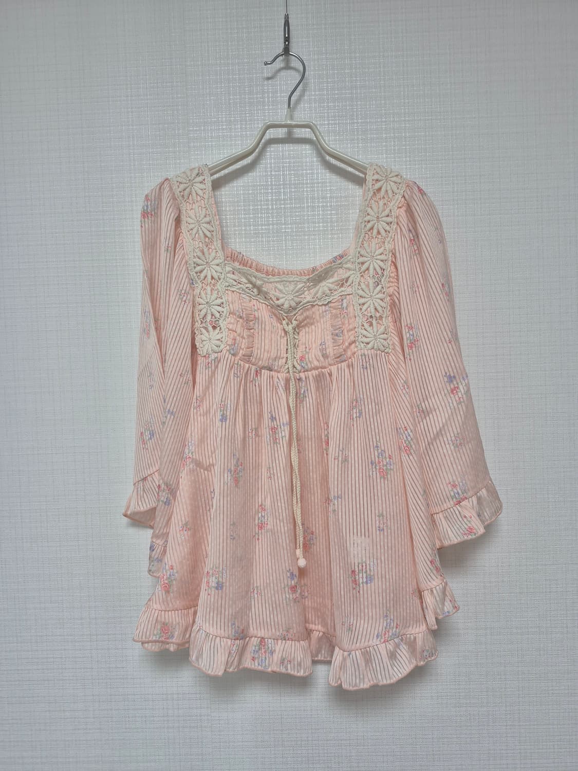 리즈리사 사몬핑크 잔꽃 스트라이프 블라우스 상품이미지2