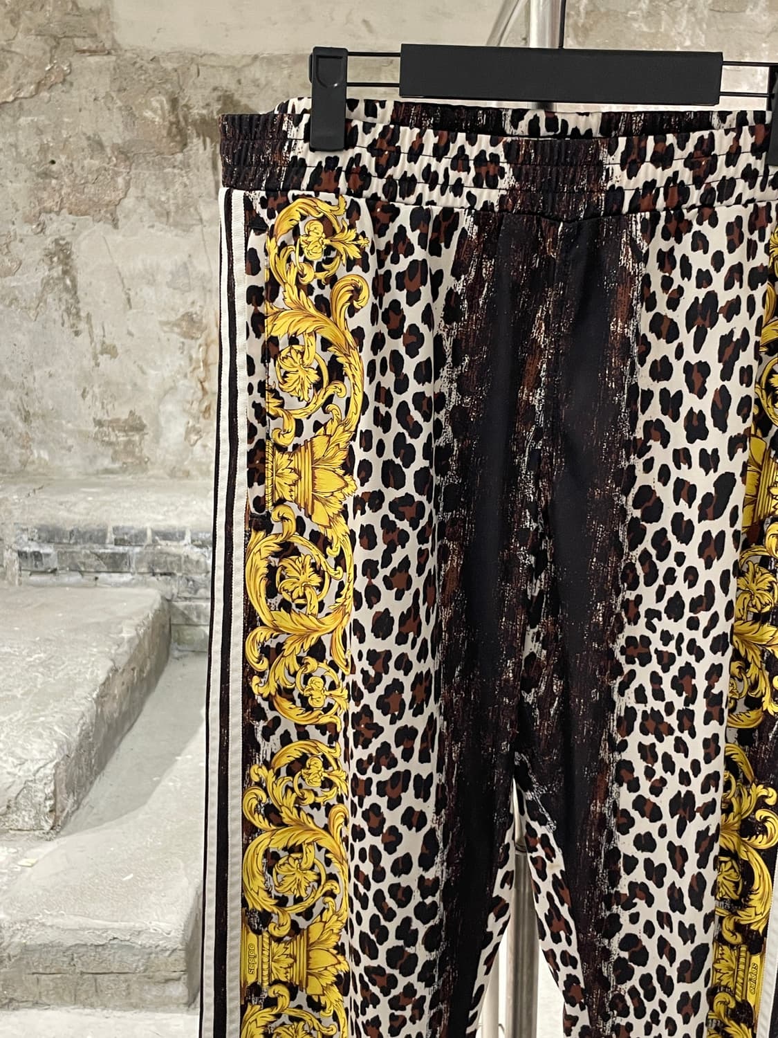 아디다스 x 제러미 스콧 레오파드 트랙 팬츠 상품이미지2