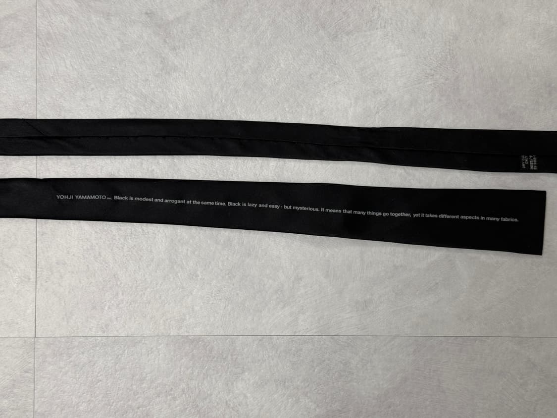 요지 야마모토 S'YTE 레터링 타이 블랙 상품이미지3
