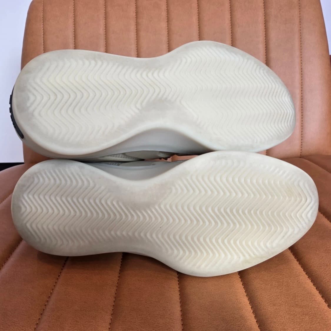 아디다스 X 피어 오브 갓 애슬레틱스 베스킷볼 클레이 295 상품이미지8