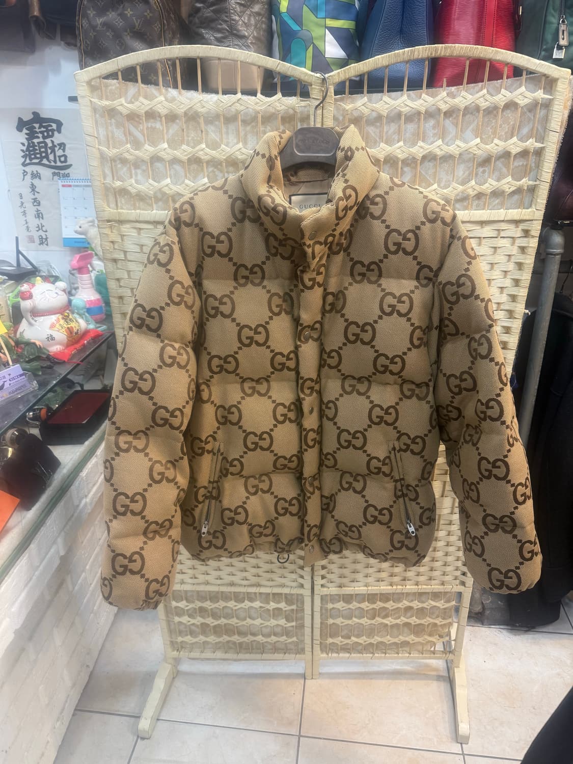 52/105/21fw 정품 구찌 로고 패딩 팝니다 상품이미지1