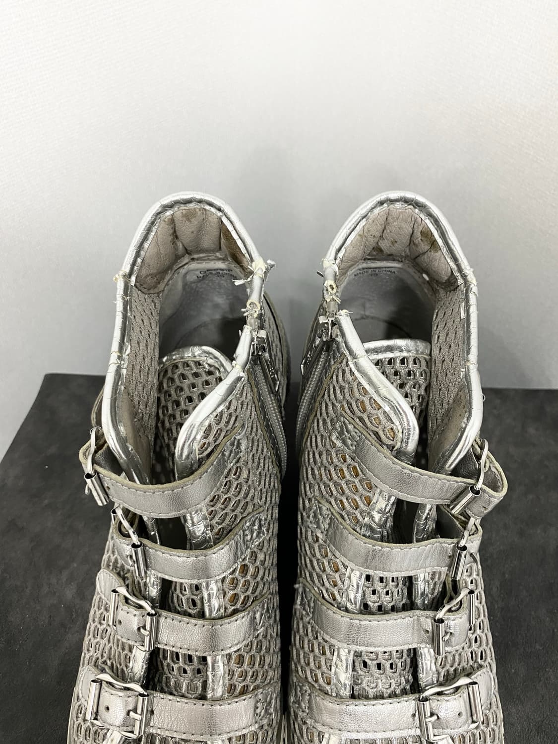 Ash Silver Mesh Multi-Buckle Wedge Sneak 상품이미지6