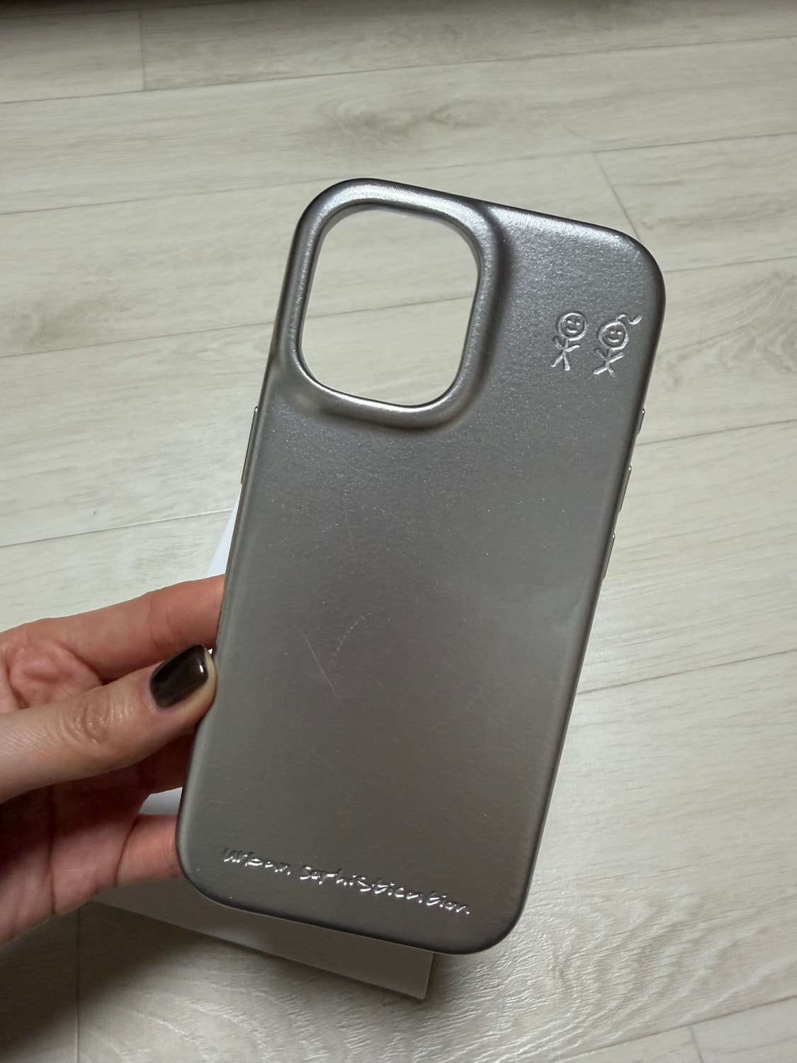 어반소피스티케이션 아이폰17 케이스 크롬 상품이미지10