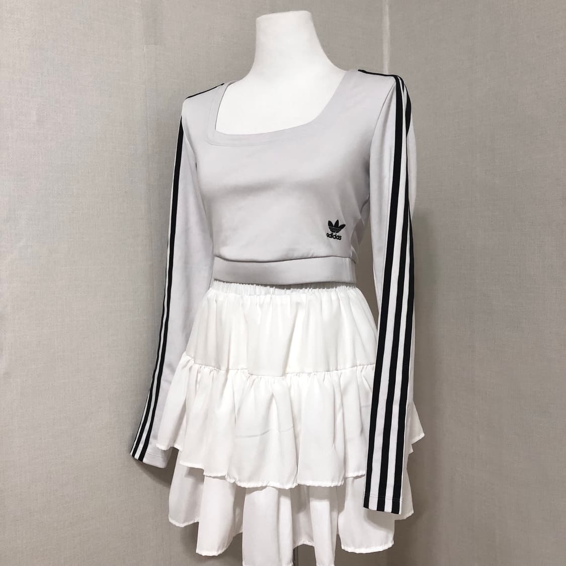 아디다스 흰검 스퀘어탑 L 상품이미지1