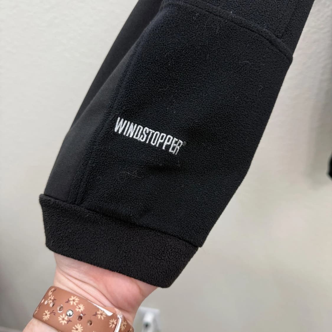 마운틴하드웨어 윈드스토퍼 테크 플리스 자켓 블랙 상품이미지3