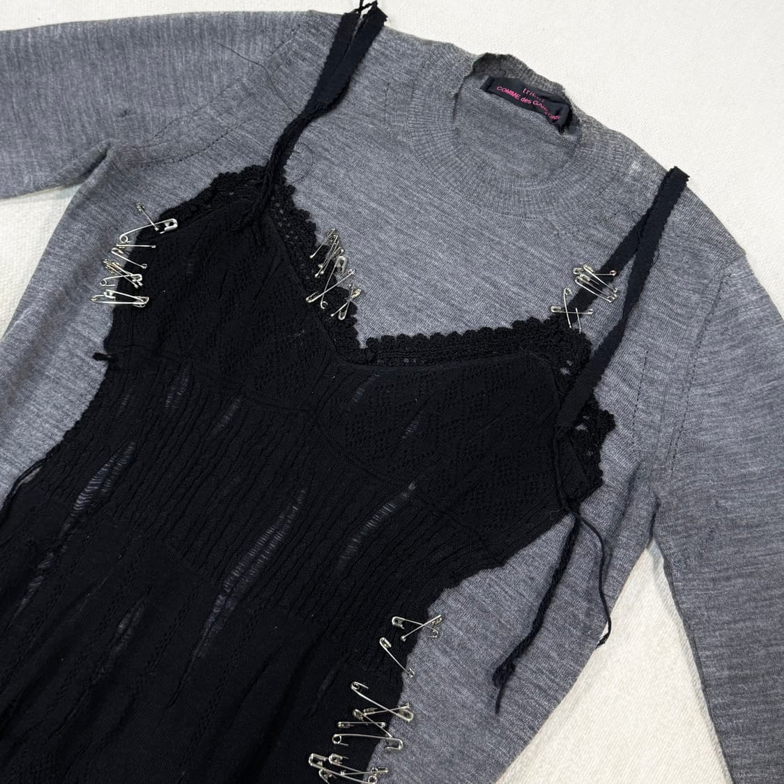 Safety Pin Detail Knit Top 상품이미지3