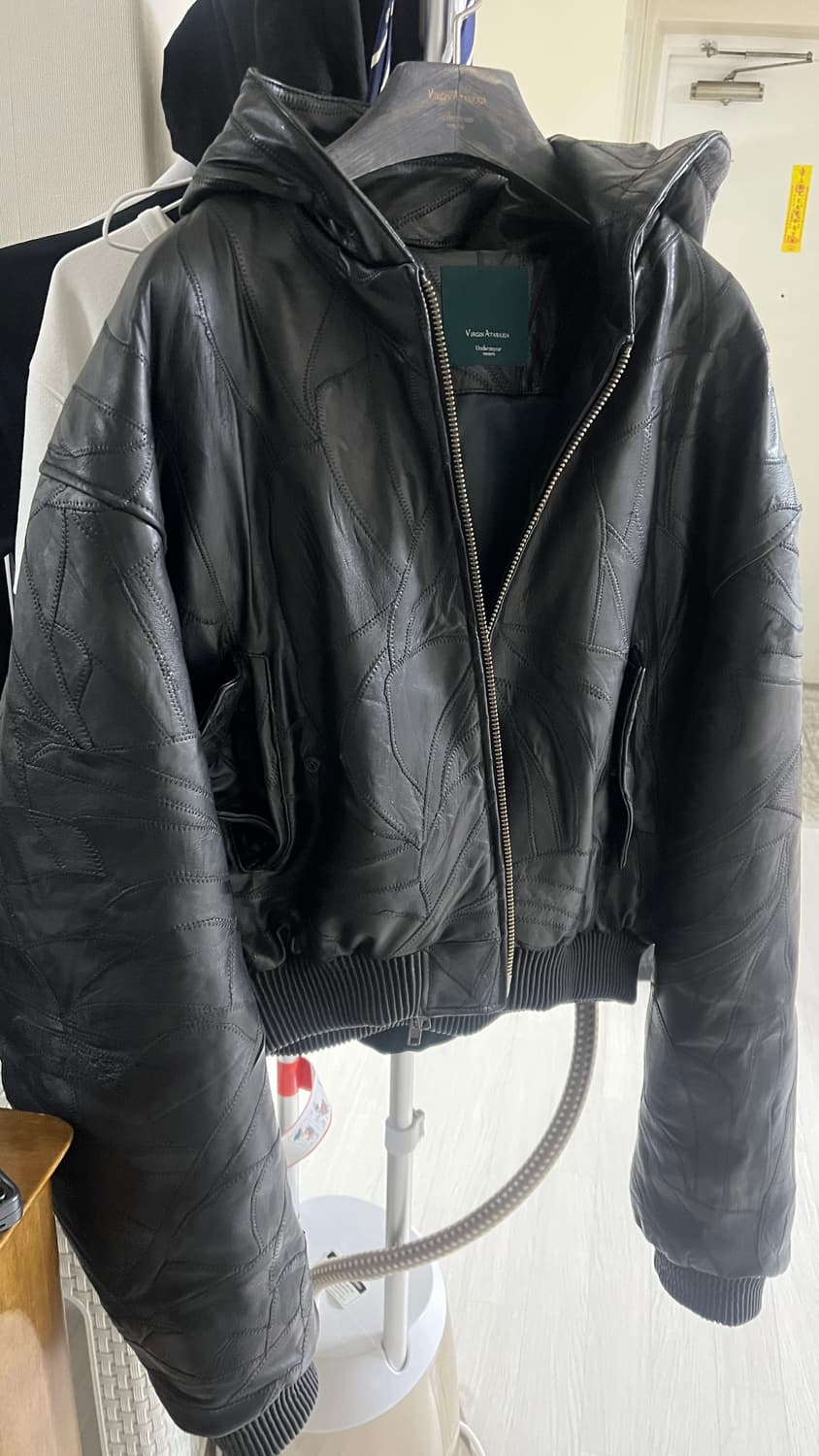 언더마이카 랜덤스티치 크롭레더 후드봄버 상품이미지3