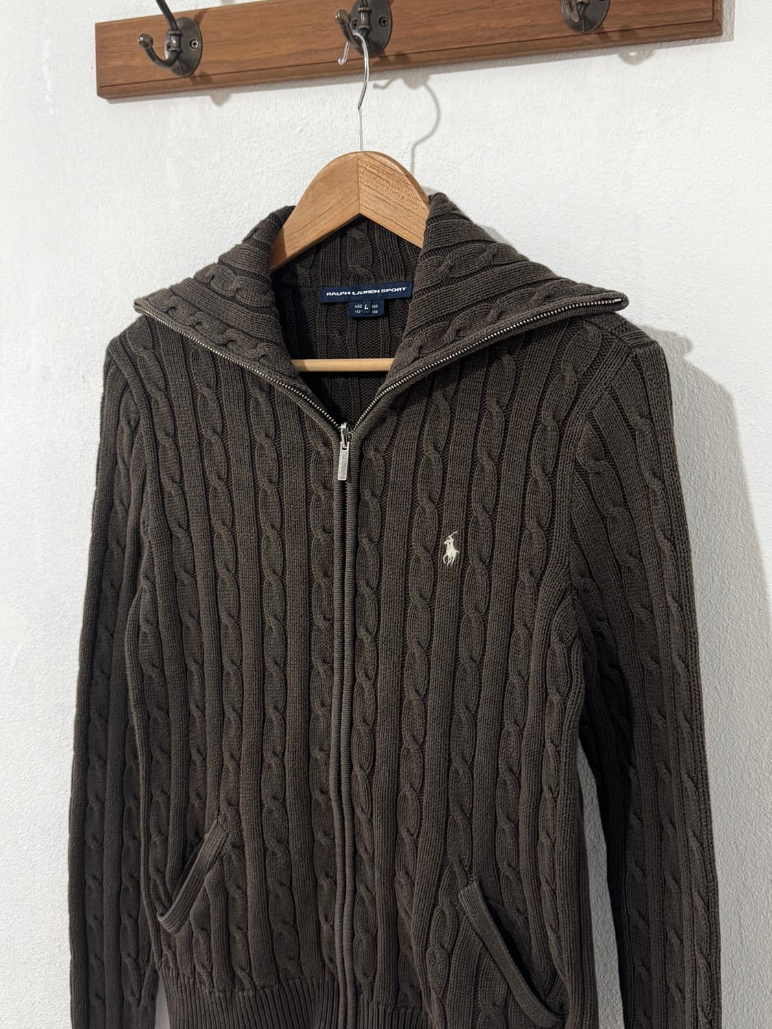 폴로 브라운 니트 세라 집업 상품이미지1