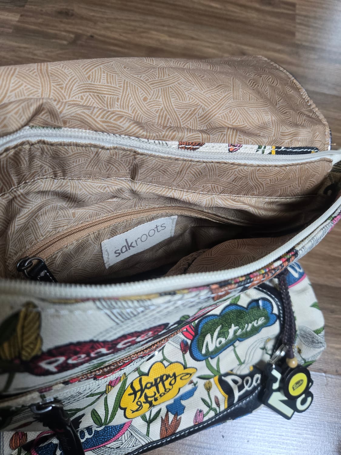 Sakroots 컨버터블 크로스바디 백팩 피스 도브 히피 백 상품이미지3