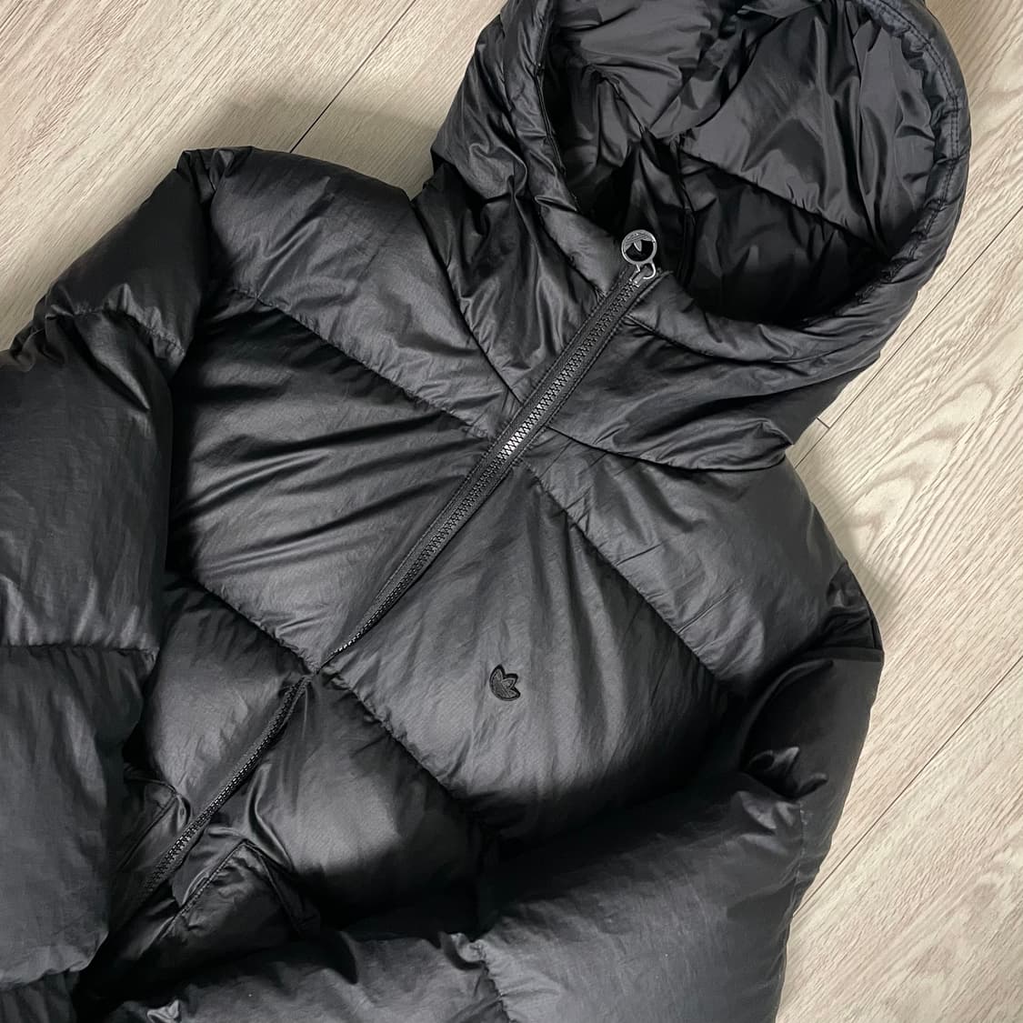 아디다스 퍼퍼 다운 H13582 상품이미지2