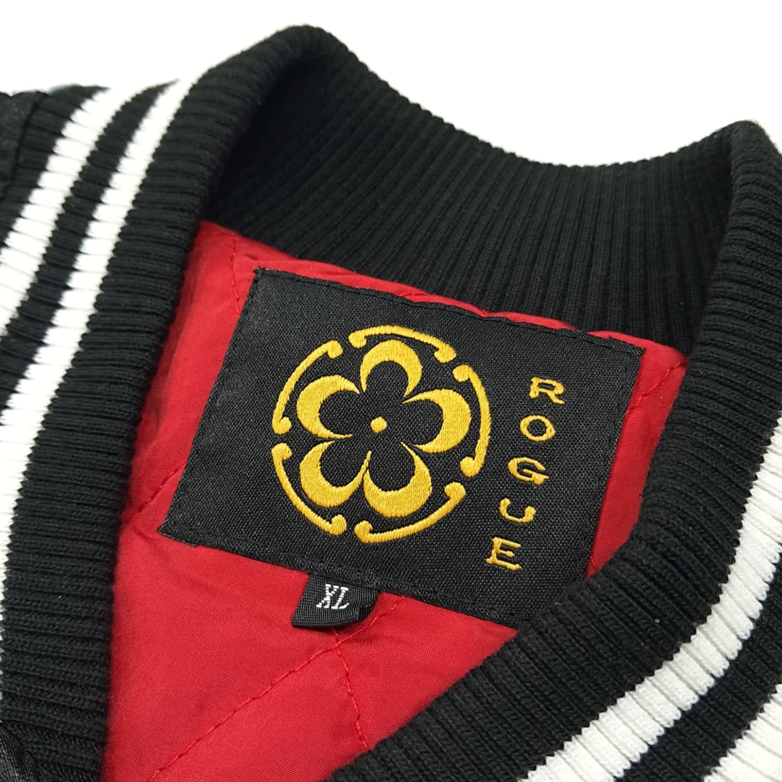 CL555 XL 로그 00s 새틴 블랙 화이트 백호 스카잔 자켓 상품이미지3