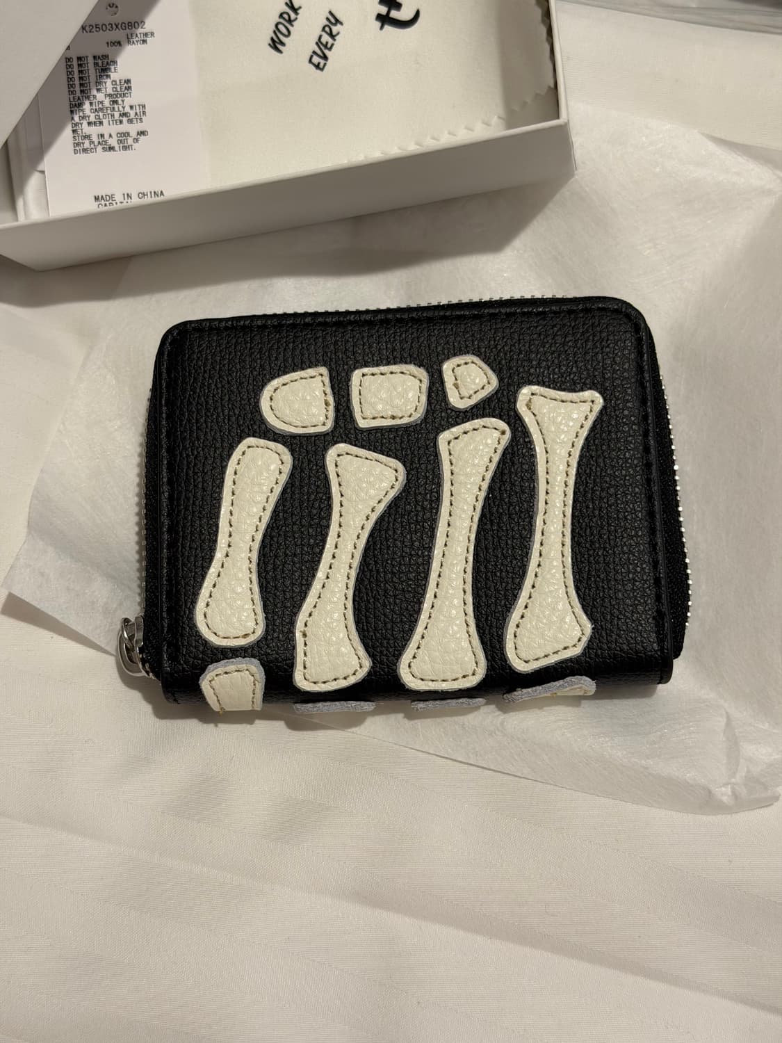 캐피탈 떰즈 업 본 핸드 집 미니 지갑 블랙 상품이미지1