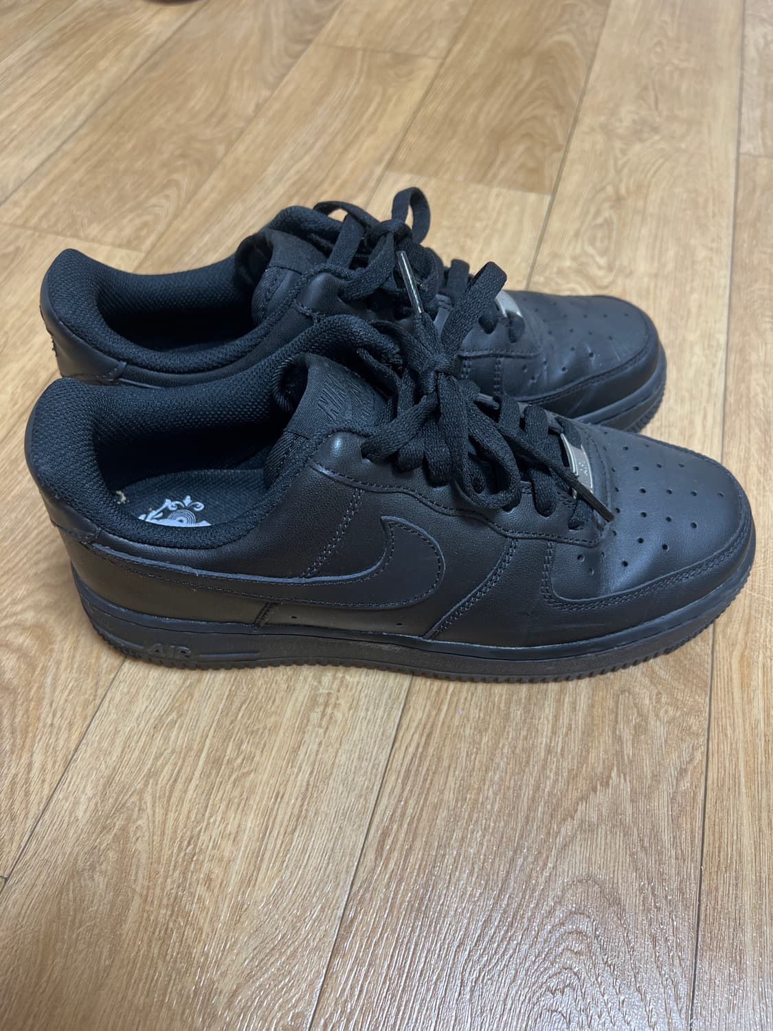 나이키 에어포스1 '07 로우 트리플 블랙 250 상품이미지4