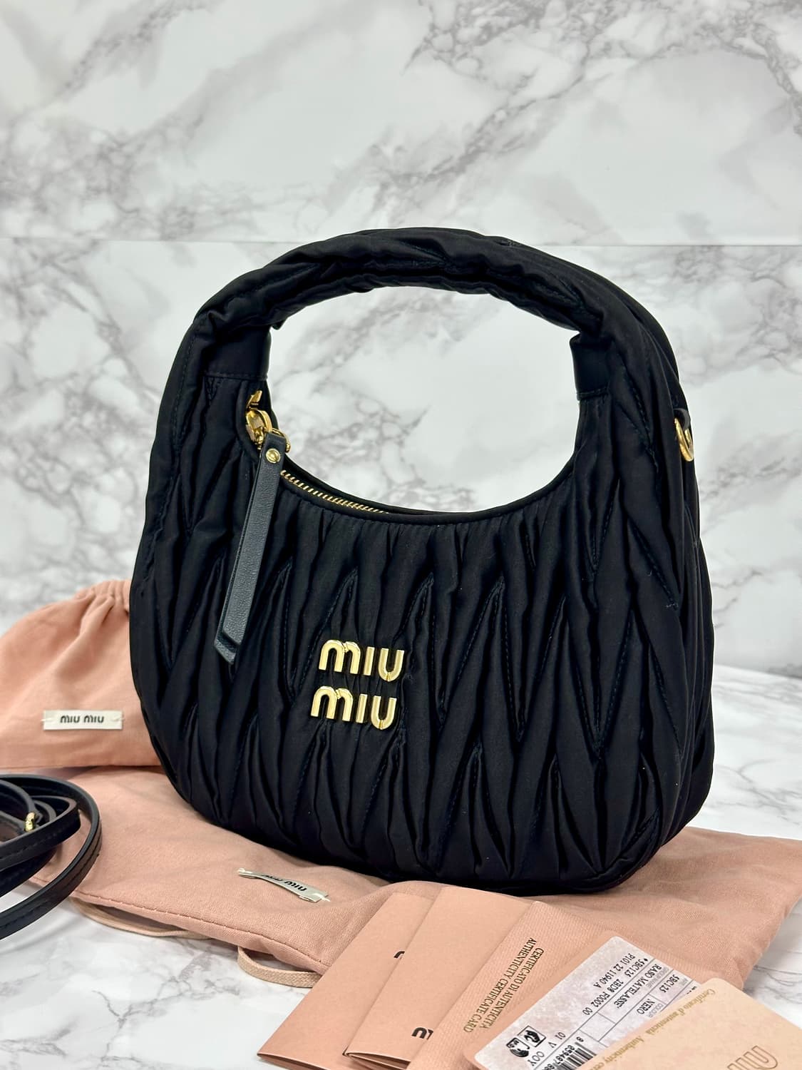 [새상품급/풀구성] 미우미우 완더 마틀라세 사틴 미니 호보백 상품이미지7