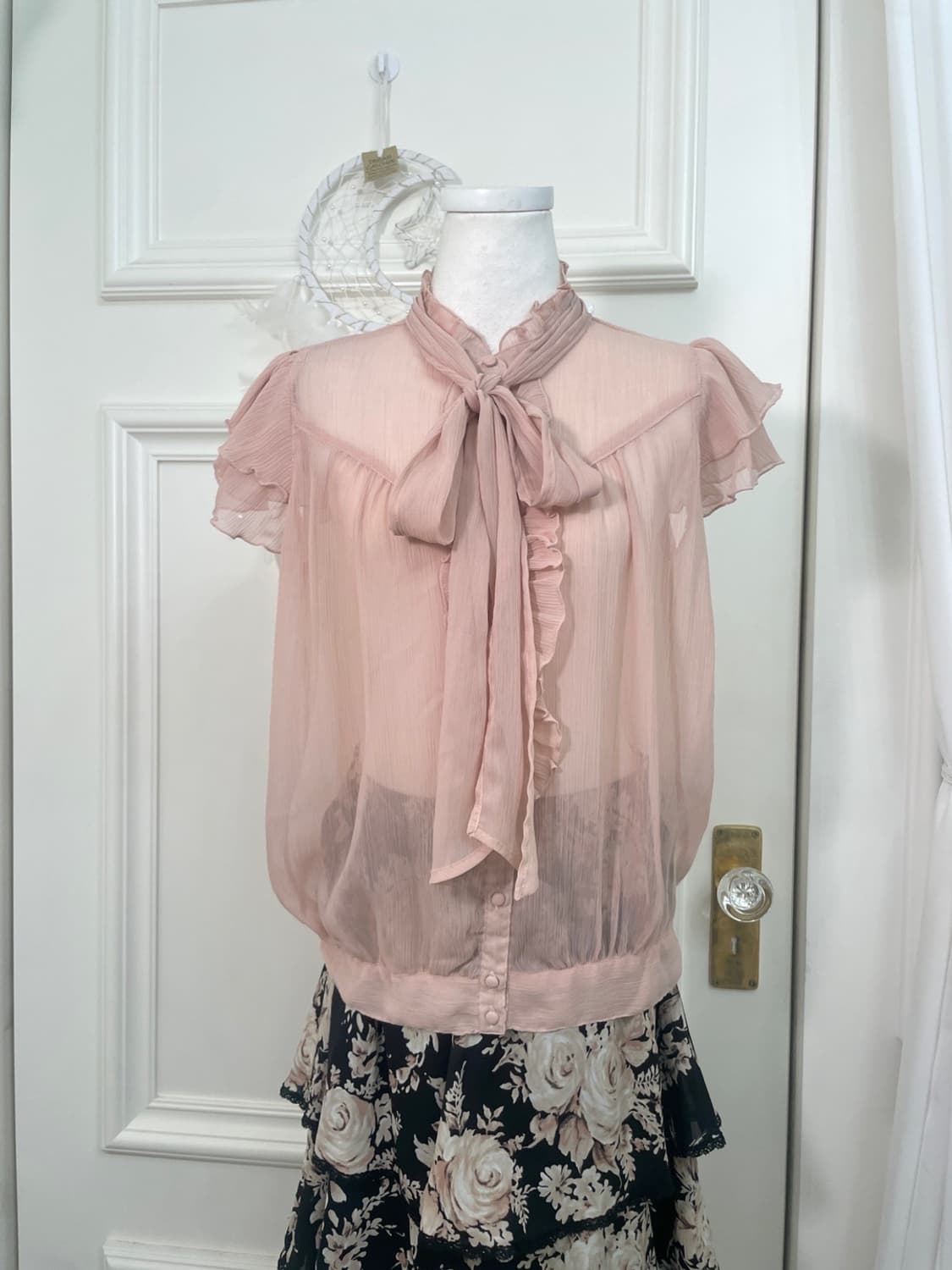indi pink bow point ruffle summer blouse 상품이미지1