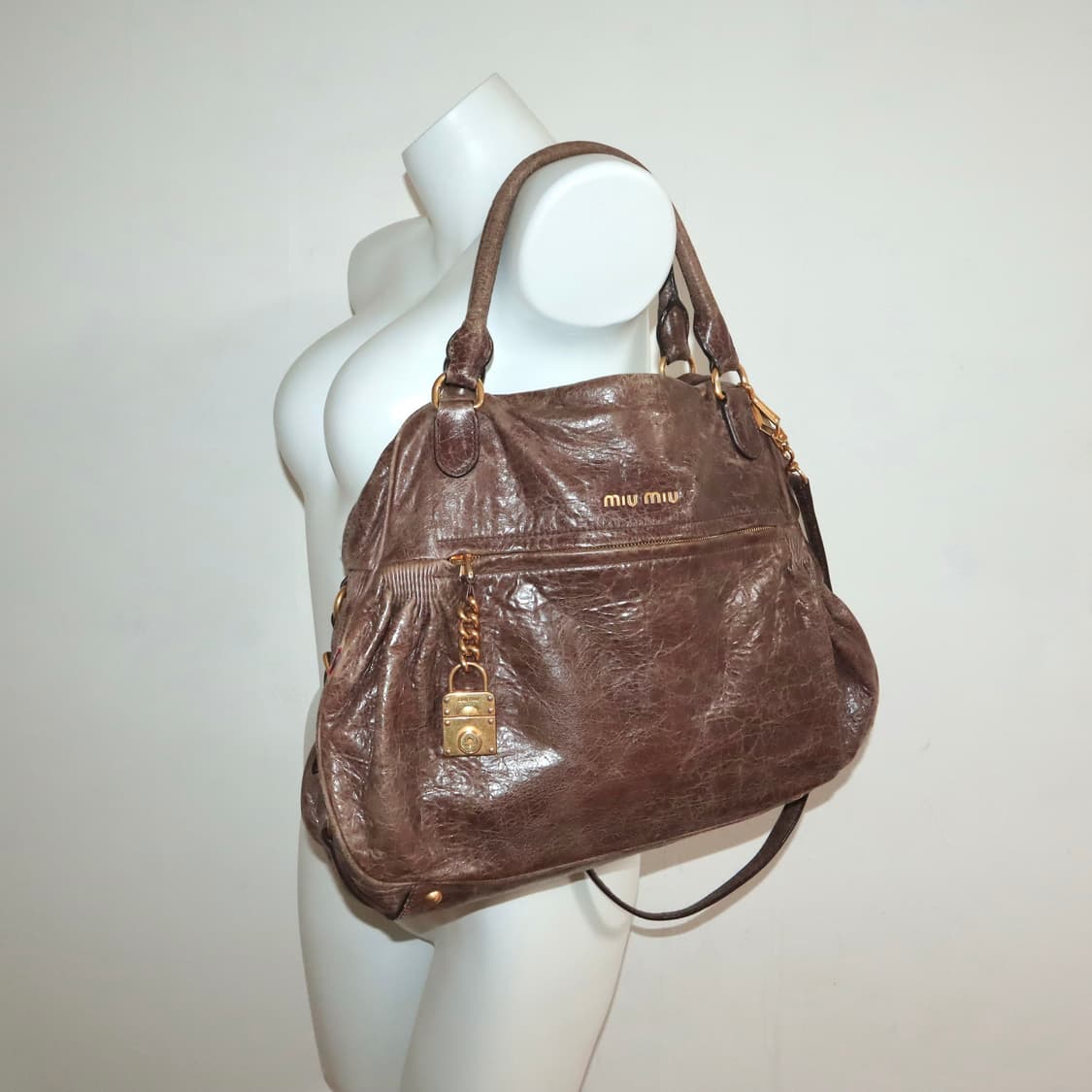 미우미우 2-way 레더 모터백 상품이미지1