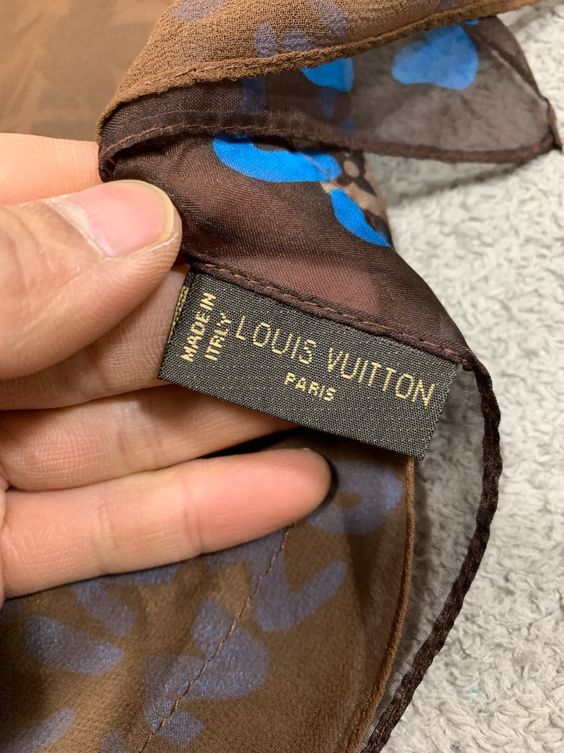 루이비통 브라운 모노그램 실크 스카프 상품이미지4