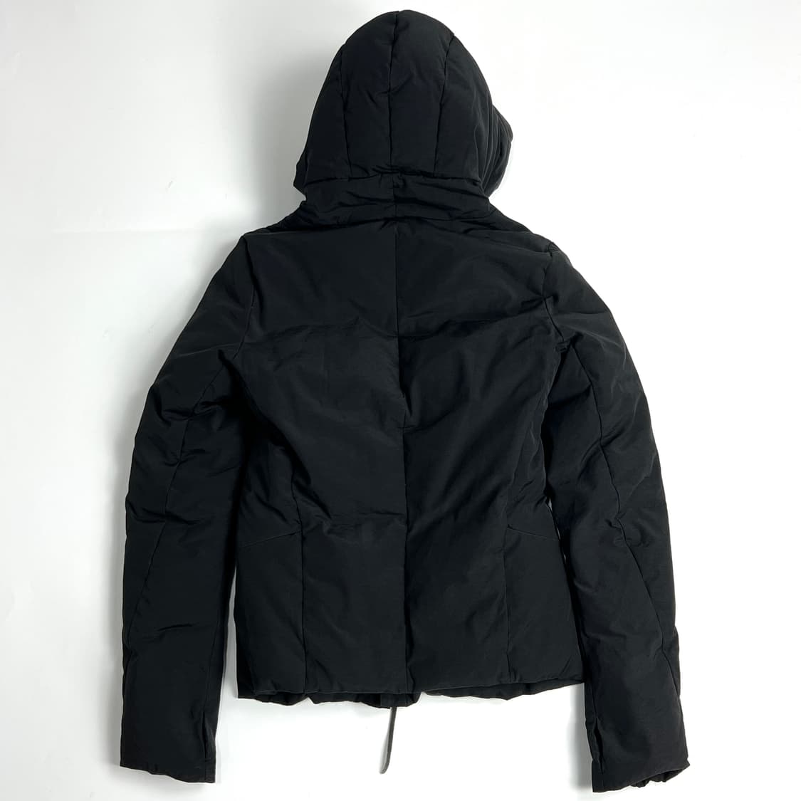 The Viridi Anne 비대칭 하이넥 후드 다운 자켓 상품이미지10