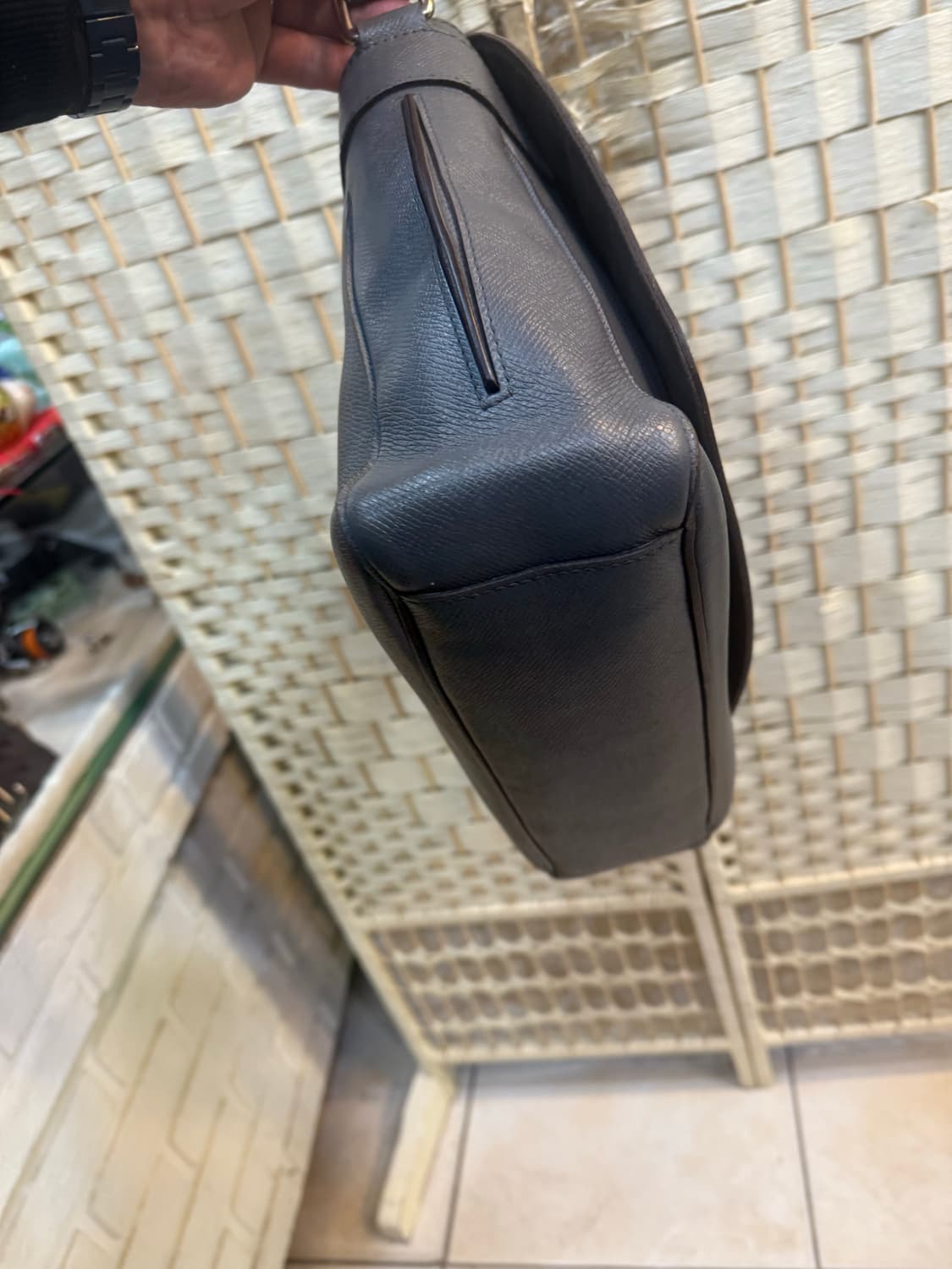 정품 루이비통 타이가 로만 크로스백 팝니다 상품이미지6