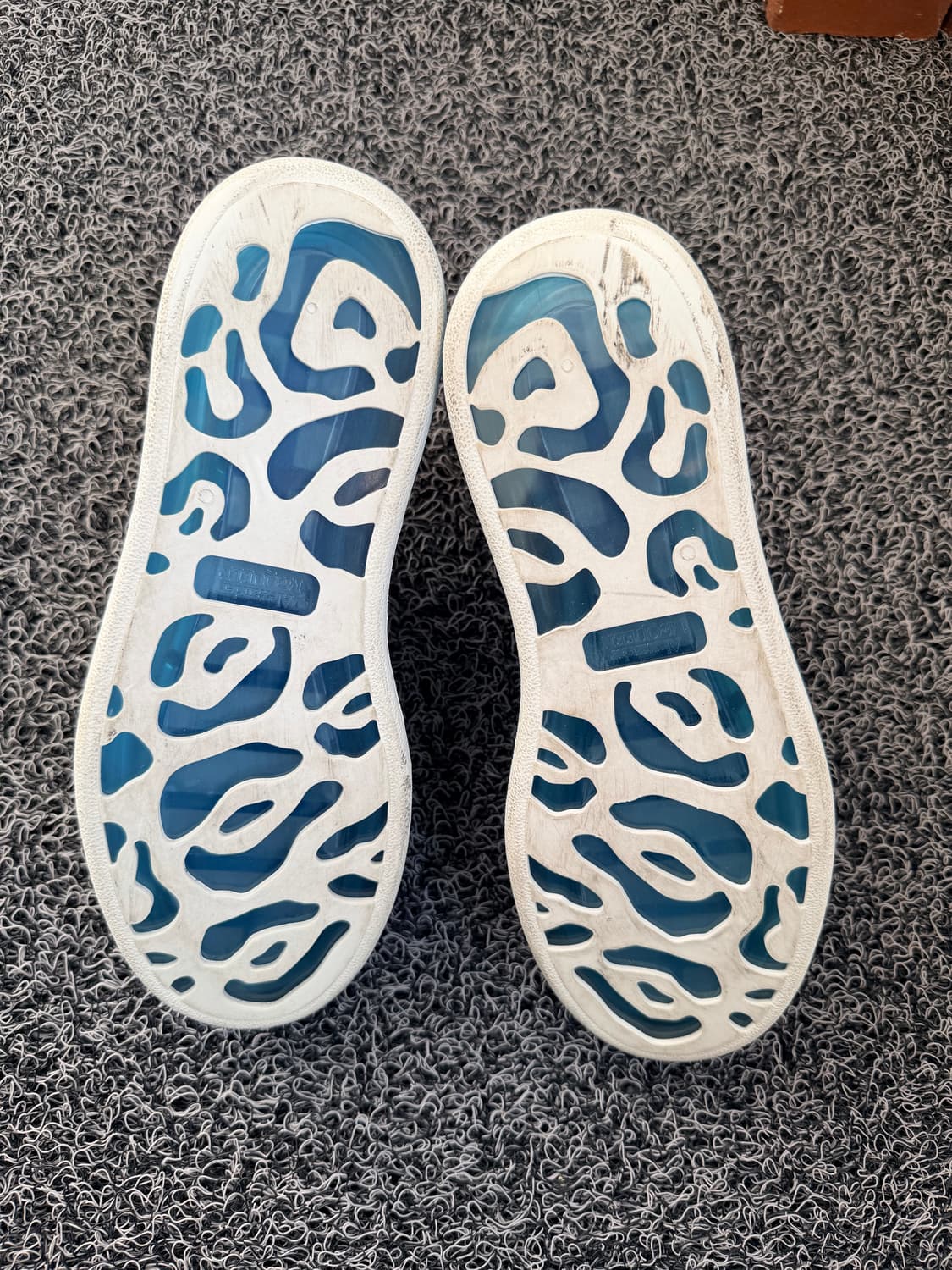 알렉산더 맥퀸 투명 에어솔 스니커즈 (화이트/블루) 상품이미지6