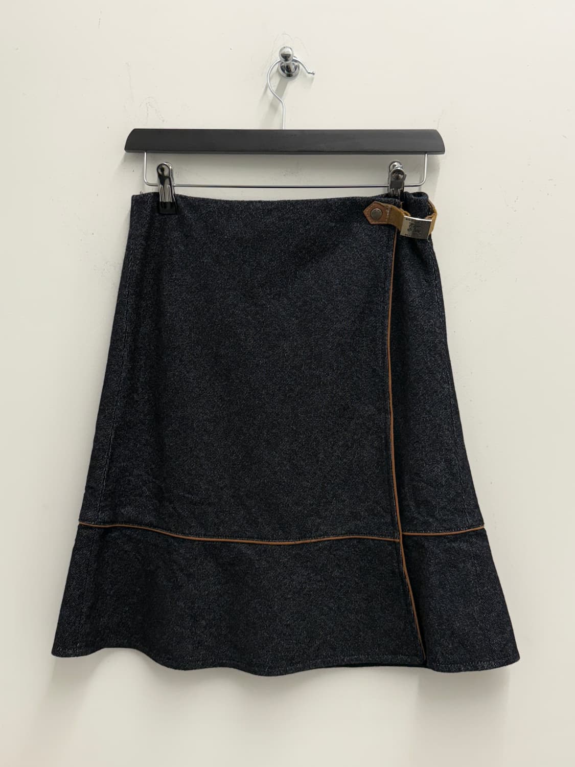 BURBERRY 버버리 블루라벨 데님 미디랩스커트 36 상품이미지1