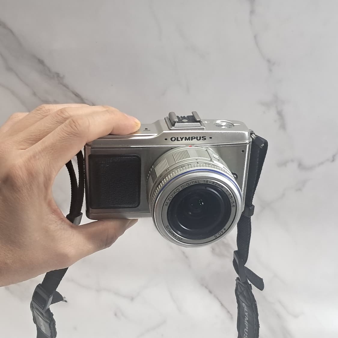 강추!)올림푸스 미러리스 PEN E-P2 /14-42mm 렌즈 상품이미지2