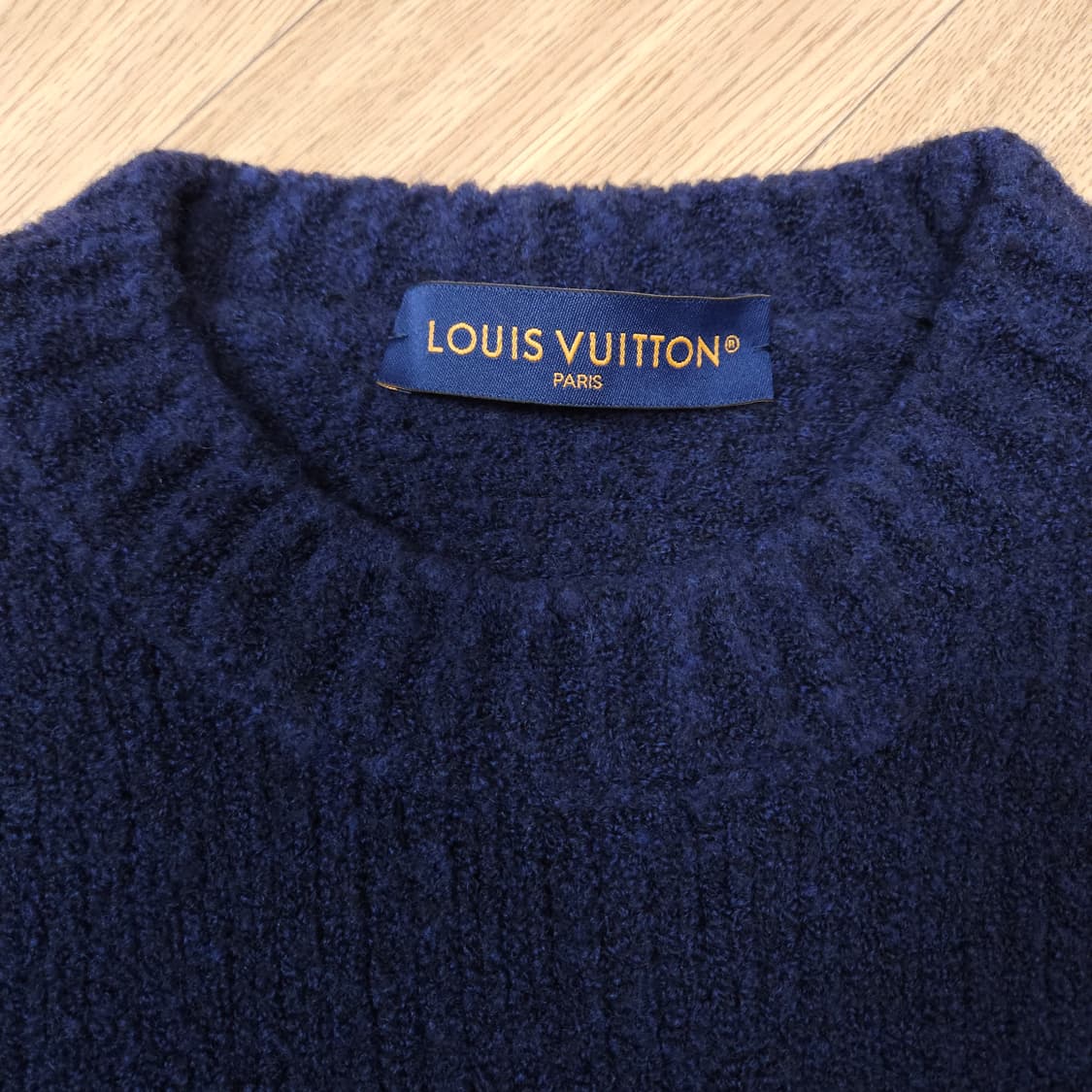 루이비통 인따르시아 크루넥 M 상품이미지2