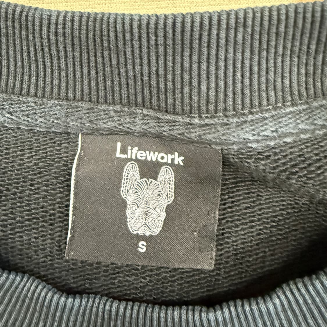 (M)라이프워크 LIFEWORK 그래픽 로고 맨투맨(블랙) 상품이미지2
