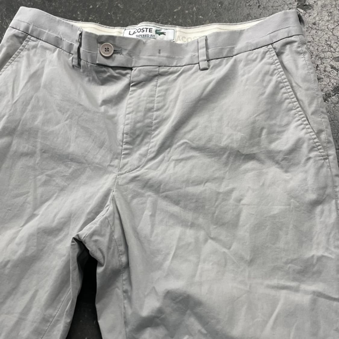 32 라코스테 테이퍼드 핏 치노팬츠 상품이미지2