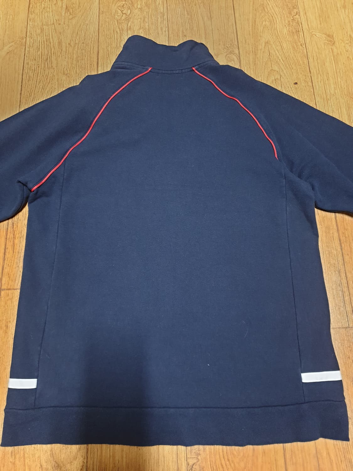 1031 휠라 운동복 반집업티 100 사이즈입니다 상품이미지5