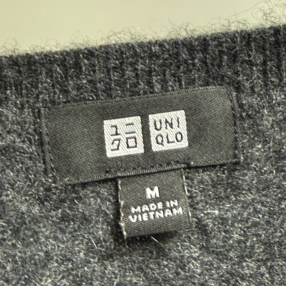 [캐시미어 100%] 유니클로 차콜 V넥 니트 M 상품이미지5