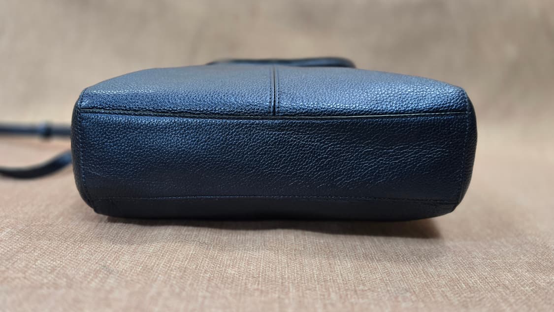 코치정품 - 메탈릭 퍼플레더 미니 켈시 새첼 크로스바디 상품이미지4