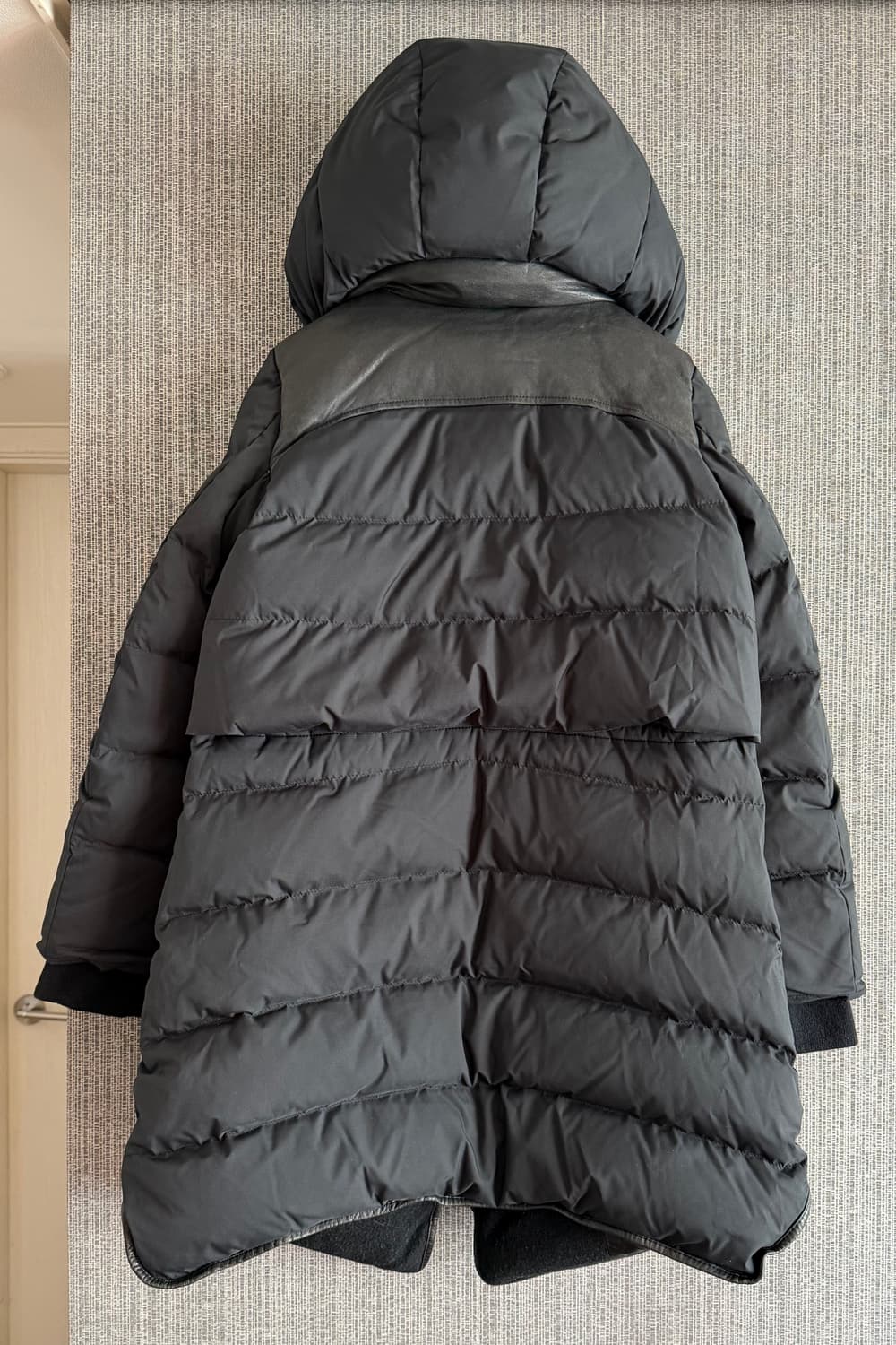 모그 MOGG 블랙 후드 구스다운 패딩 점퍼 라쿤털 탈부착 양가죽 트리밍 상품이미지9