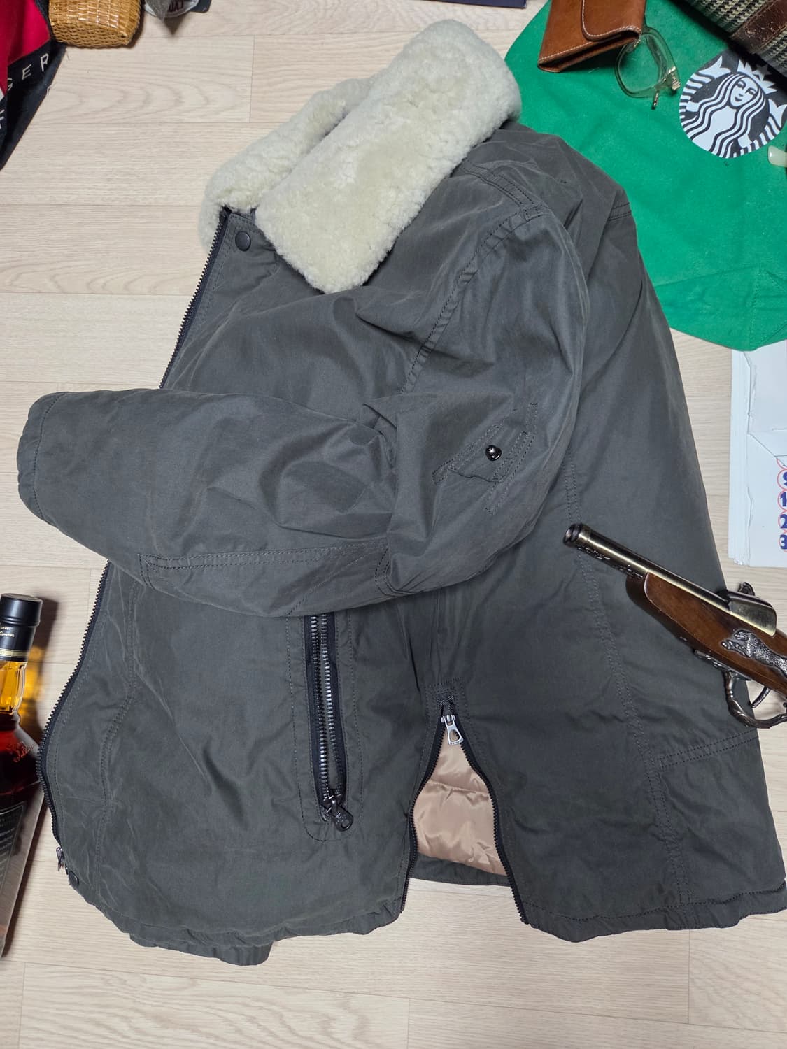 시리즈 퍼 구스다운 자켓 라파 105
 천연양모 퍼 상품이미지3